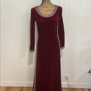 Vintage Elegant Long Sleeve Velvet Dress in Rich Burgundy